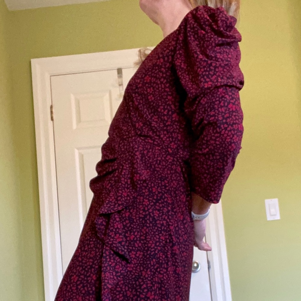 🎉HP🎉 NWT Le Chateau feminine and flowy floral dress - Picture 5 of 5